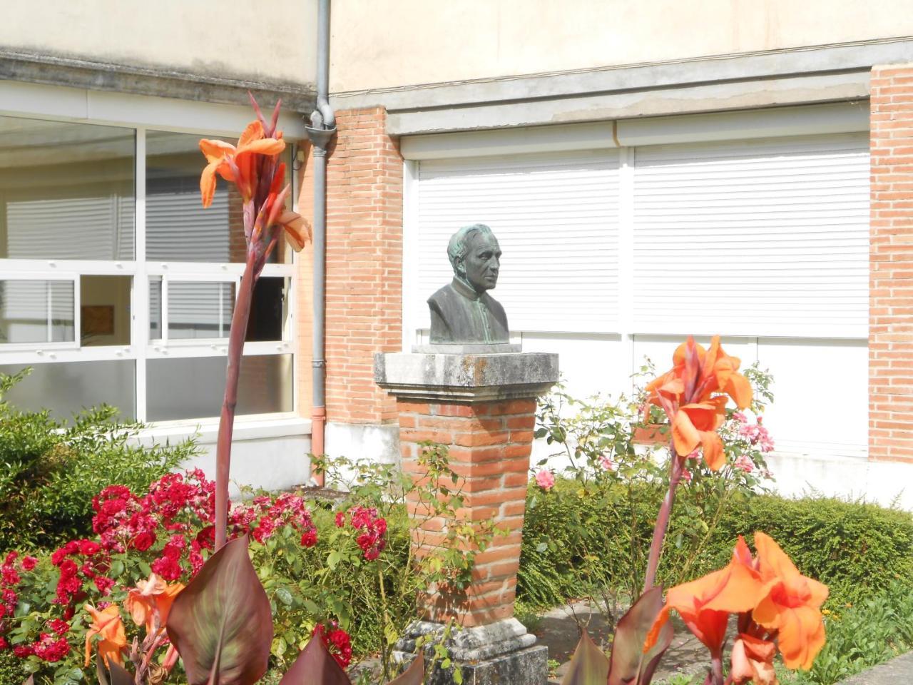 Centre Louis Ormieres Ξενοδοχείο Μοντωμπάν Εξωτερικό φωτογραφία